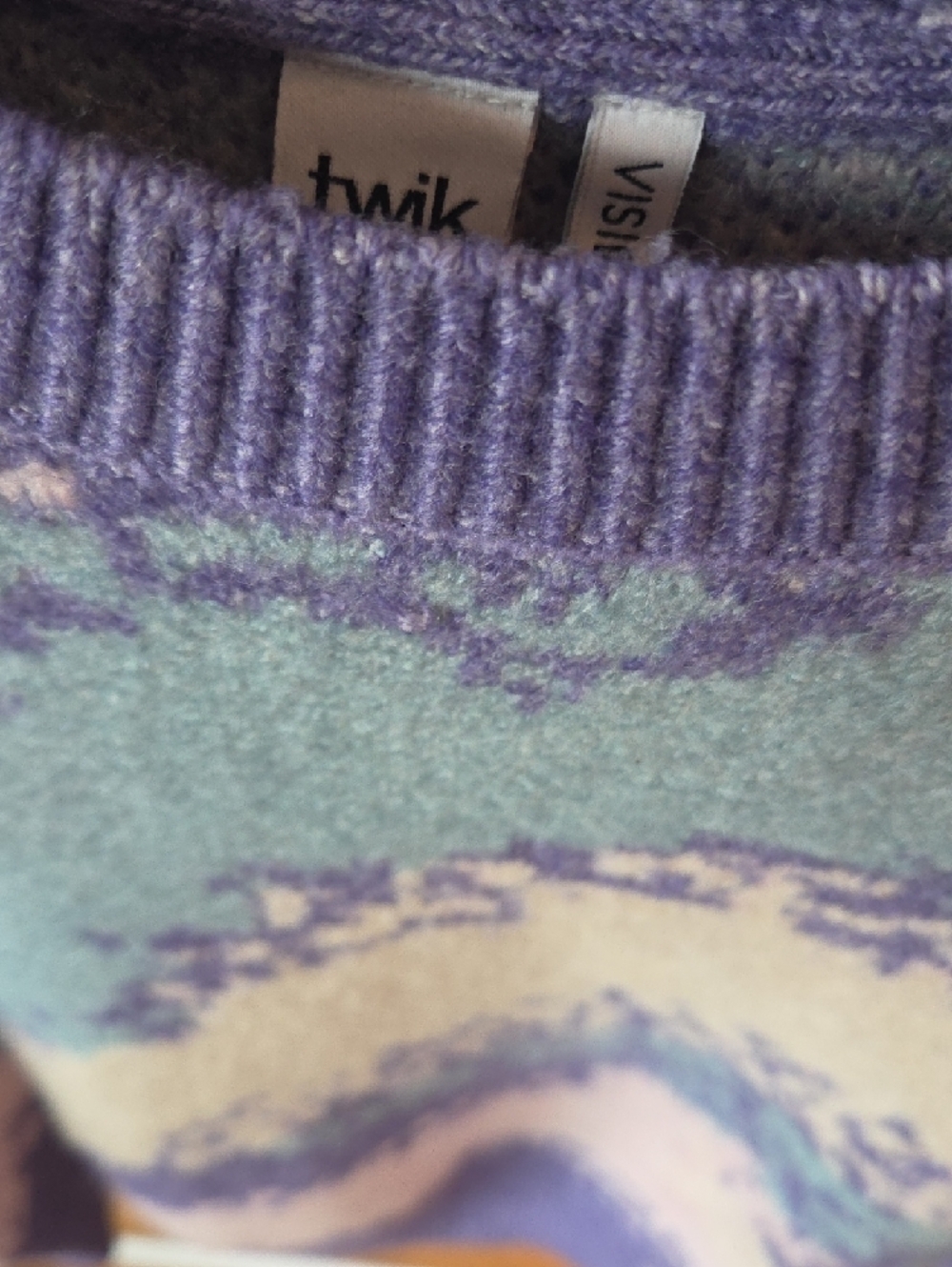 Retro Crewneck Sweater - Picture 4 of 9